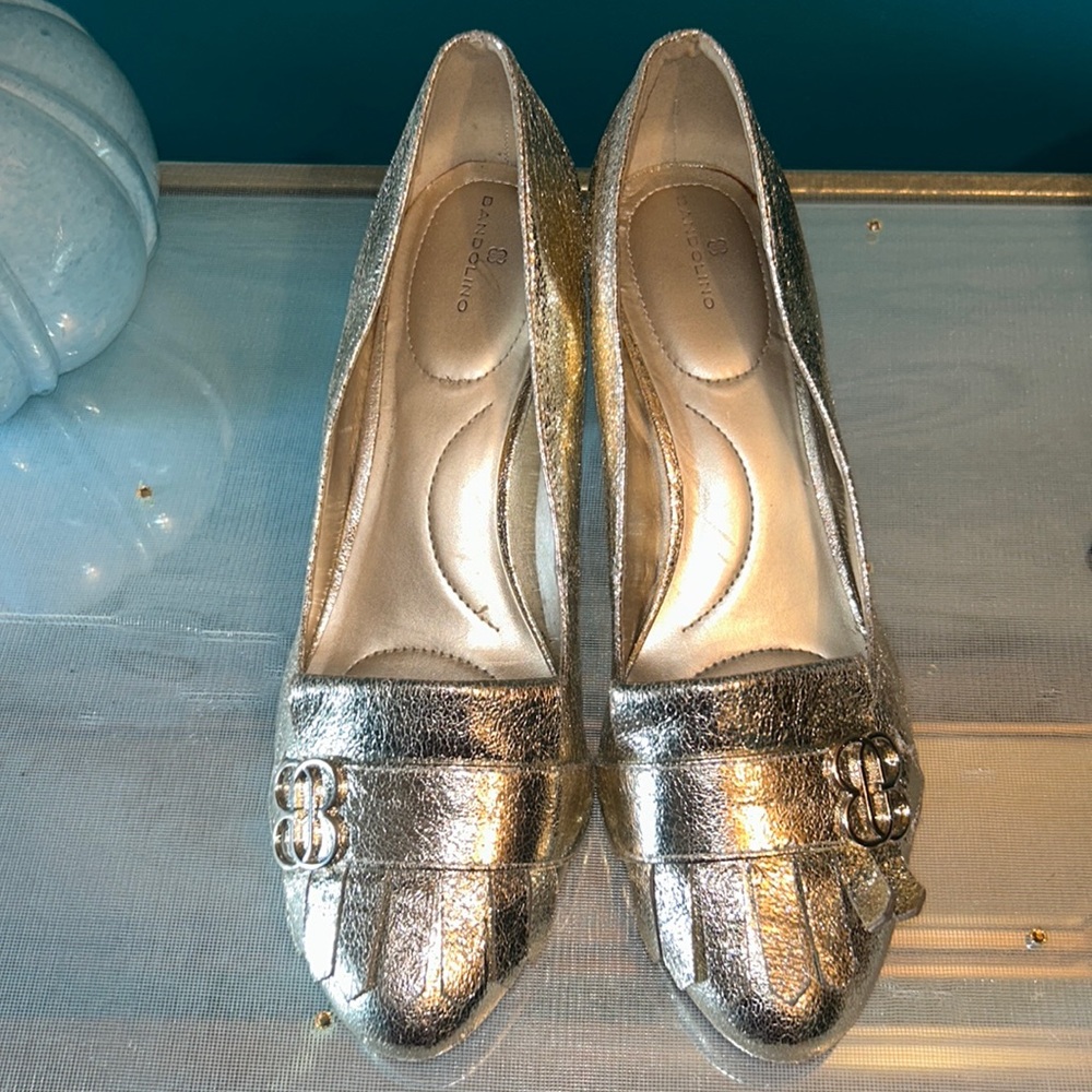 Bandolino metallic gold size 10 1/2 heels